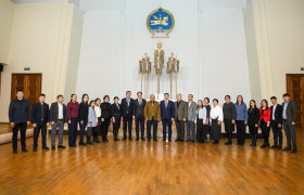 Тойргийнхоо багш нартай уулзлаа