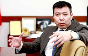 Б.Энхбаяр: Х.Баттулга улс орныг 15 давхараас удирдаж буй нь үнэн болж батлагдсаар байна
