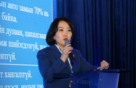 УИХ-ЫН ГИШҮҮН Д.ҮҮРИЙНТУЯА ХОЙД БҮСИЙН ЗӨВЛӨЛ-АНХДУГААР ХУРАЛДААНД ОРОЛЦОЖ БАЙНА