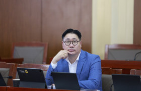 Б.Өлзийбат: 100 мянган иргэний гарын үсэгтэй өргөдлийг өнөө хэр авч хэлэлцэхгүй байгаа нь ХҮН ТӨВТЭЙ үзэл санааны эсрэг хууль зөрчсөн үйлдэл болж байна