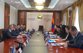 ОХУ-ын “Сибирийн нисэх буудлууд” ХХК, “Урал” хувьцаат компанийн автомашины үйлдвэрлэл, экспорт хариуцсан төлөөлөгчидтэй уулзав