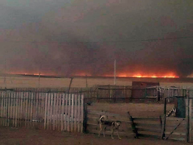 Хүчтэй салхи түймрийг дэгдээж, 22 айл орон гэргүй болов