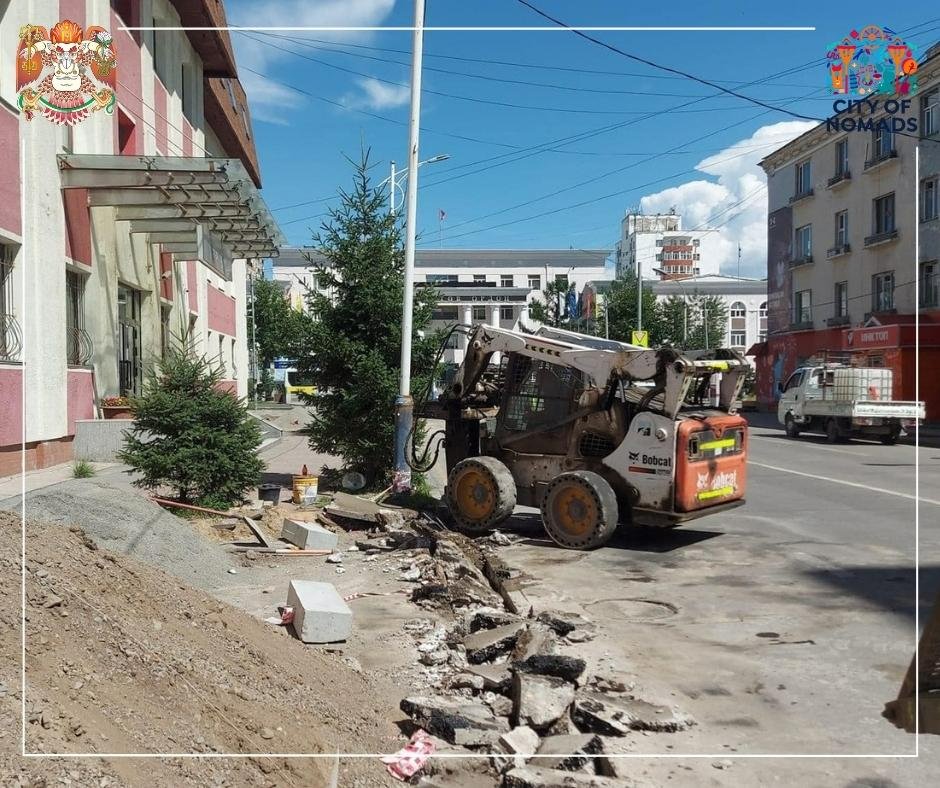 А.Амарын гудамжны явган хүний замыг шинэчилж байна