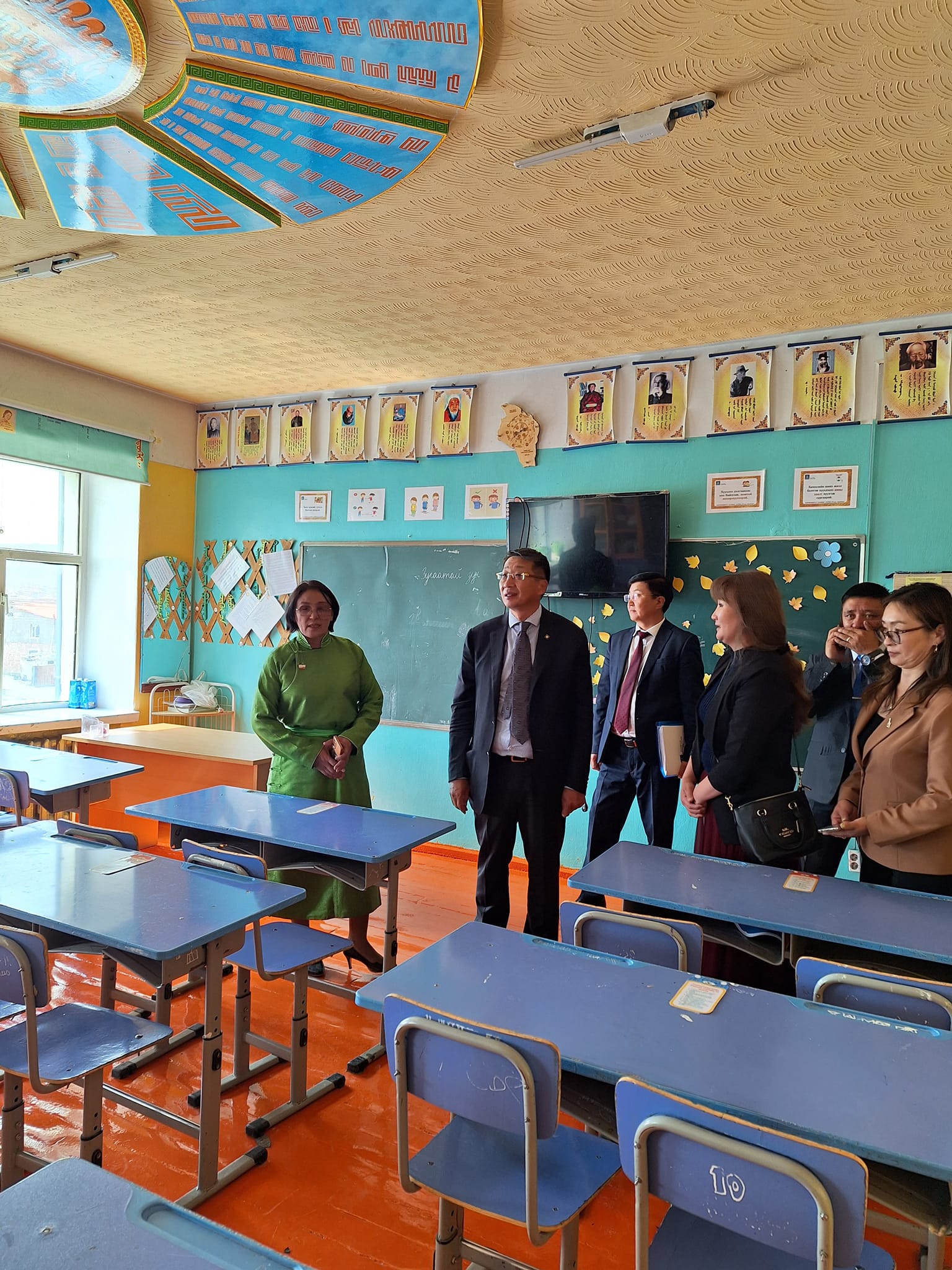 Говь-Алтай аймгийн багш, ажилчидтай уулзлаа