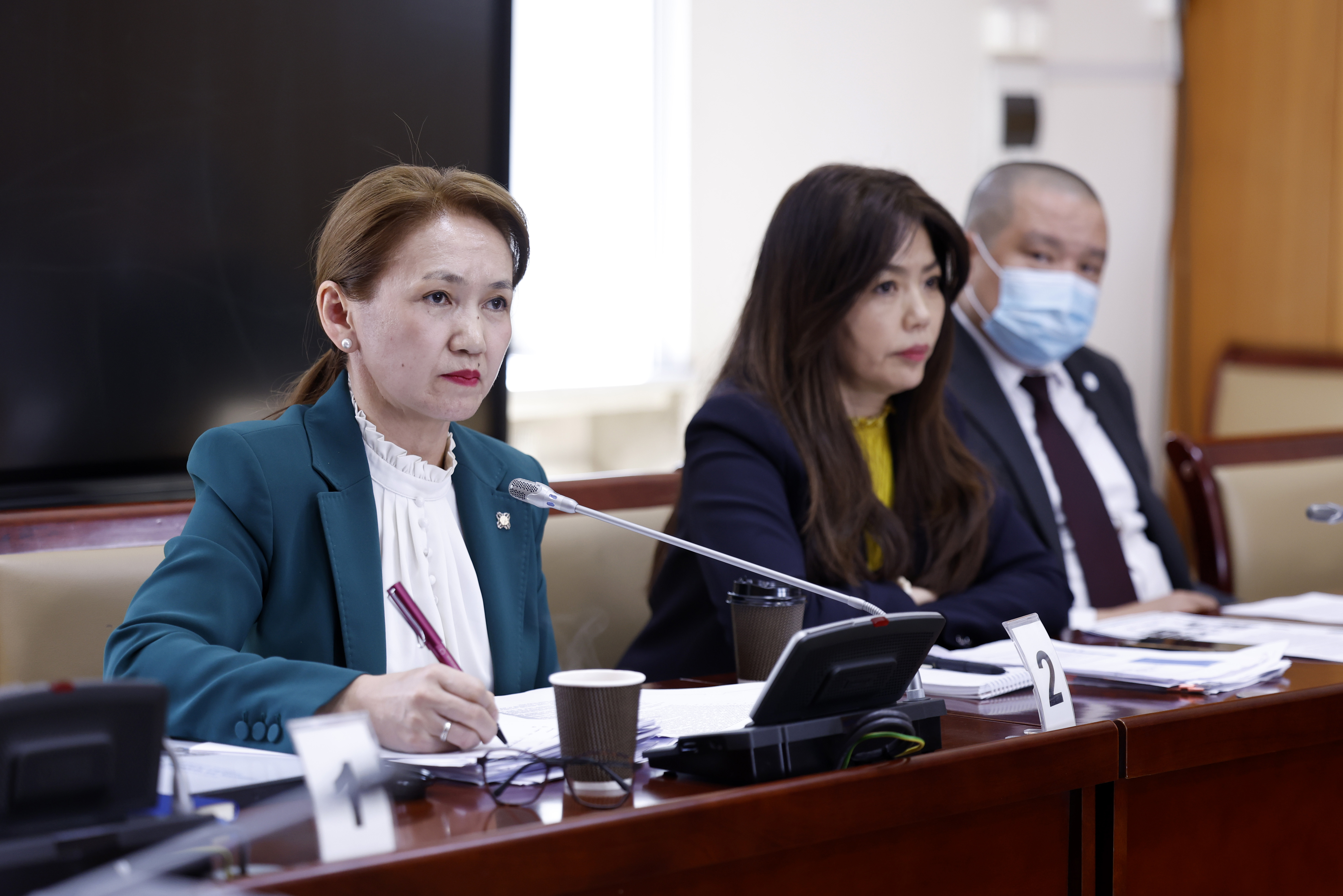 Монгол Улс дахь хүний эрх, эрх чөлөөний талаарх 23 дахь илтгэлийг УИХ-ын Хууль зүйн байнгын хорооны хуралдаанаар хэлэлцэв