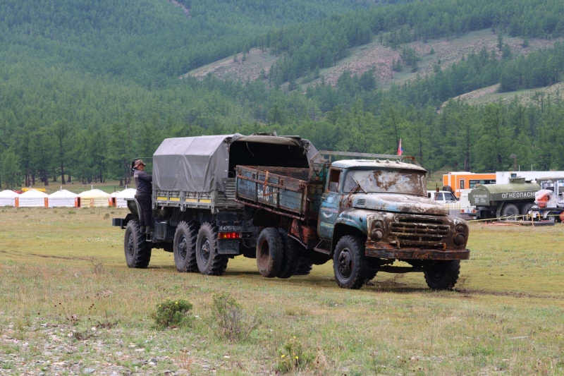 ХӨВСГӨЛ НУУРТ ЖИВСЭН ЗИЛ-130 АВТОМАШИНЫГ ТАТАН ГАРГАЛАА