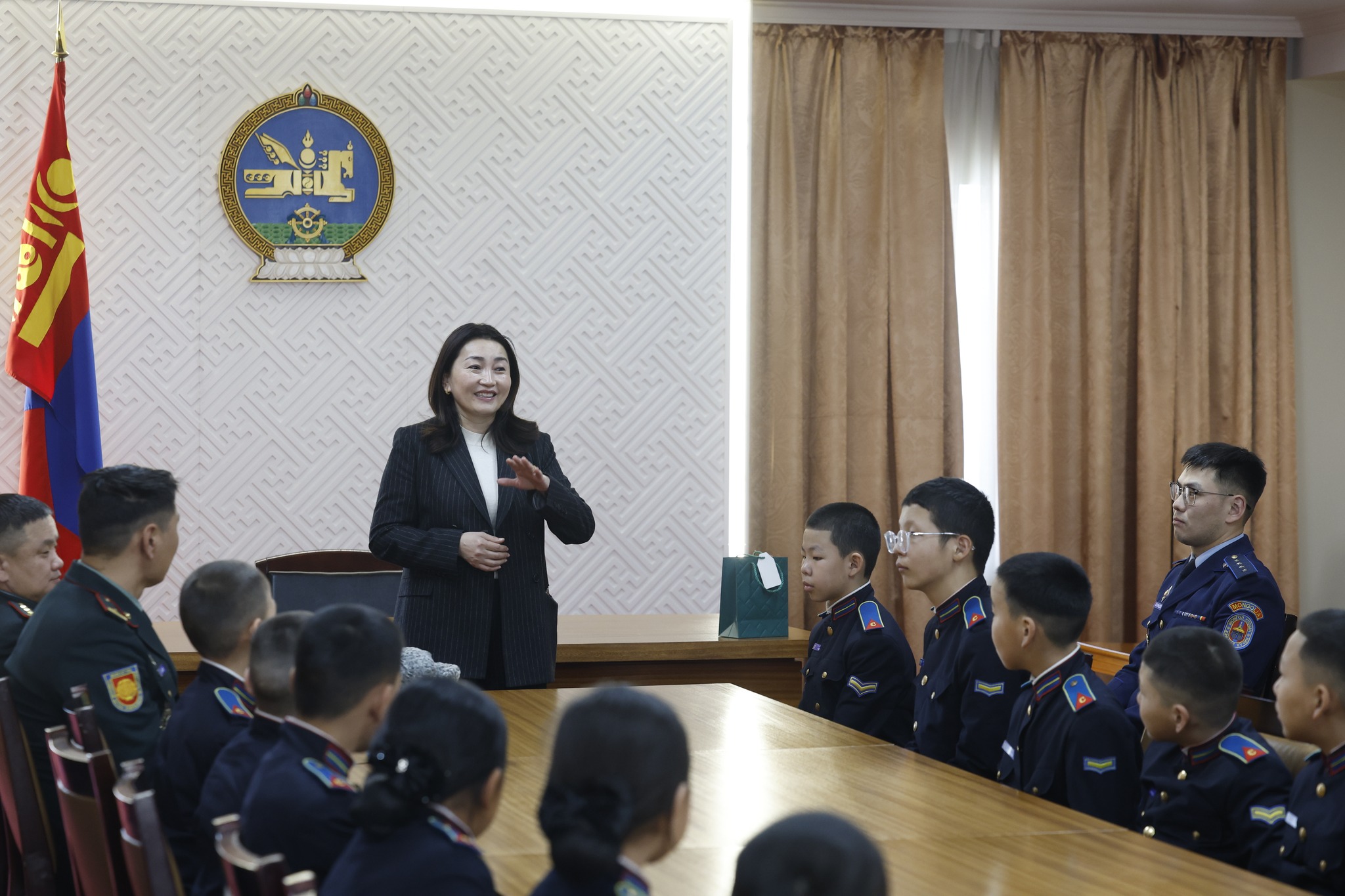 Баярын өдрөөр нас насны "цэргүүд"-ийг хүлээн авч уулзлаа