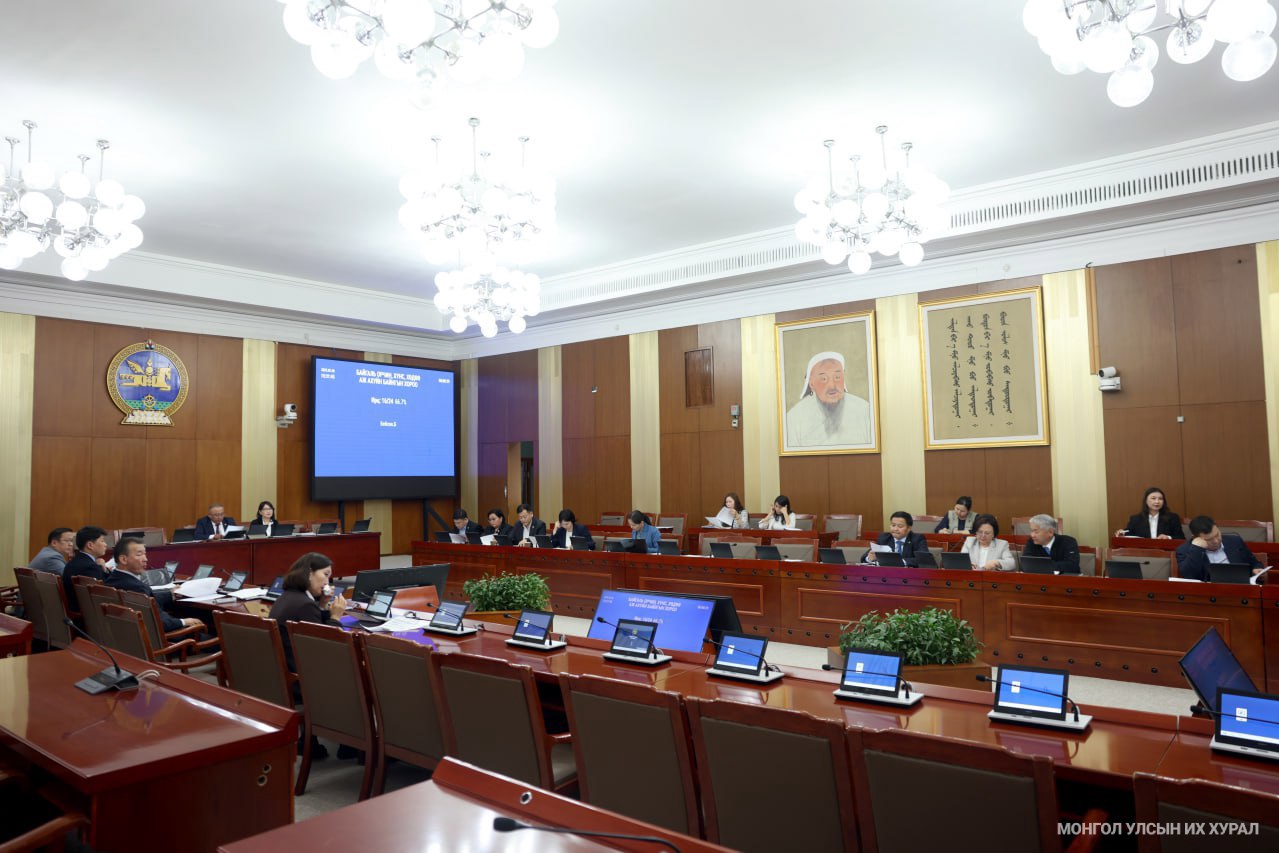 Байгаль орчинд нөлөөлөх байдлын үнэлгээний тухай хуульд нэмэлт, өөрчлөлт оруулах тухай хуулийн төслийг хэлэлцлээ
