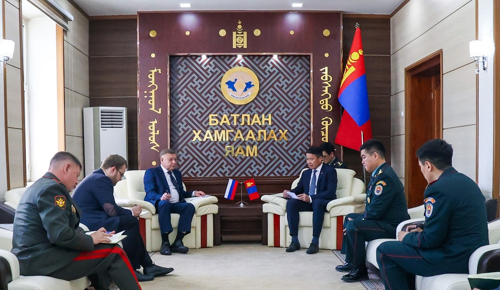 ОХУ-аас Монгол Улсад суугаа Элчид сайдыг Батлан хамгаалахын сайд Д.Батлут хүлээн авч уулзлаа